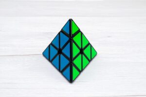 Rubik-Pyramide Lösen – Anleitung zum Lösen der Pyraminx