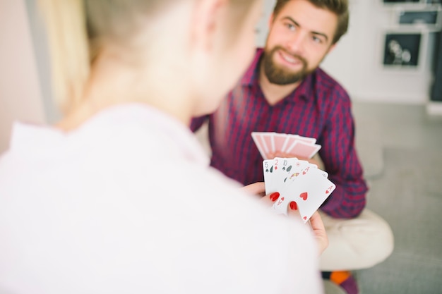 Wie Spielt Man Elfer Raus? Regeln und Tipps für das Kartenspiel Elfer Raus